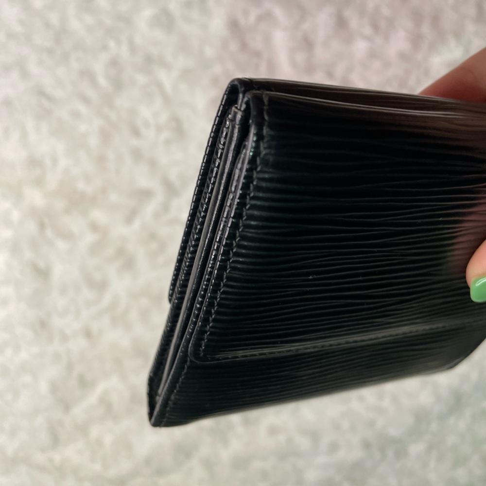 Louis Vuitton Black Epi Elise Trifold Wallet ๐ค - Picture 11 of 17